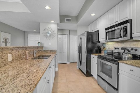 Condo in Sarasota, Florida, 2 bedrooms № 2106445 - photo 10