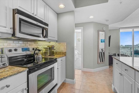 Condo in Sarasota, Florida, 2 bedrooms № 2106445 - photo 11