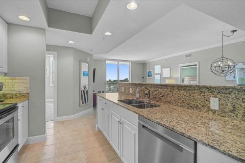 Condo in Sarasota, Florida, 2 bedrooms № 2106445 - photo 12
