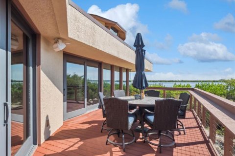 House in New Smyrna Beach, Florida 5 bedrooms, 756.04 sq.m. № 2213108 - photo 14