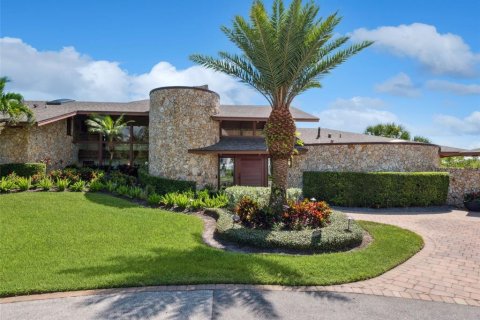 House in New Smyrna Beach, Florida 5 bedrooms, 756.04 sq.m. № 2213108