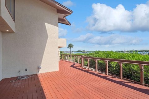 House in New Smyrna Beach, Florida 5 bedrooms, 756.04 sq.m. № 2213108 - photo 13
