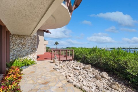 House in New Smyrna Beach, Florida 5 bedrooms, 756.04 sq.m. № 2213108 - photo 8