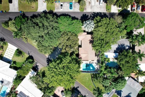 House in Wilton Manors, Florida 3 bedrooms, 112.78 sq.m. № 787909 - photo 1