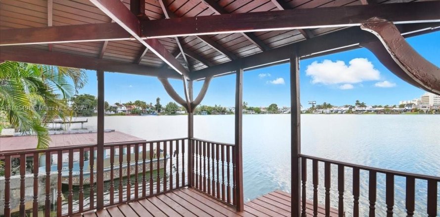 Adosado en Hialeah, Florida 2 dormitorios, 116.13 m2 № 1948481