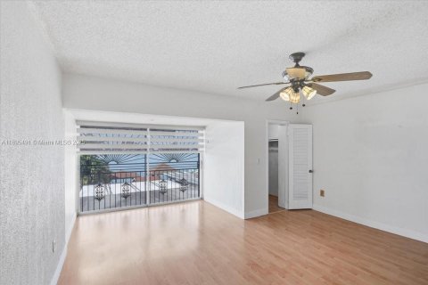 Adosado en venta en Hialeah, Florida, 2 dormitorios, 116.13 m2 № 1948481 - foto 28