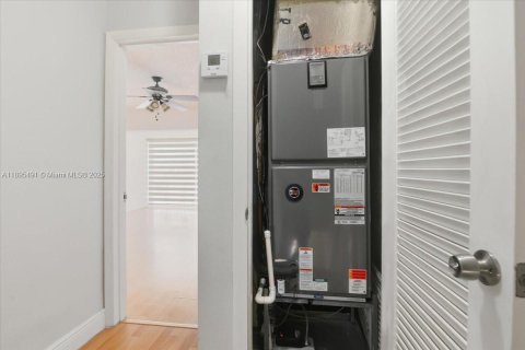 Adosado en venta en Hialeah, Florida, 2 dormitorios, 116.13 m2 № 1948481 - foto 30