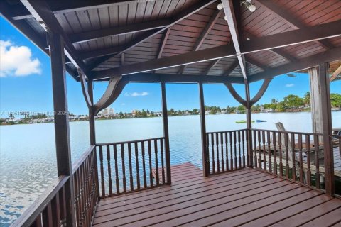 Adosado en venta en Hialeah, Florida, 2 dormitorios, 116.13 m2 № 1948481 - foto 2