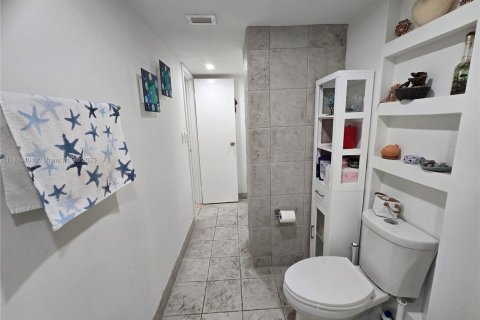 Condo in Hallandale Beach, Florida, 2 bedrooms  № 1816386 - photo 15
