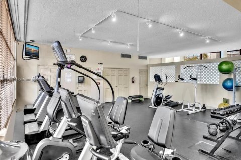 Condo in Hallandale Beach, Florida, 2 bedrooms  № 1816386 - photo 26