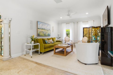 House in West Palm Beach, Florida 3 bedrooms, 137.96 sq.m. № 2264949 - photo 8
