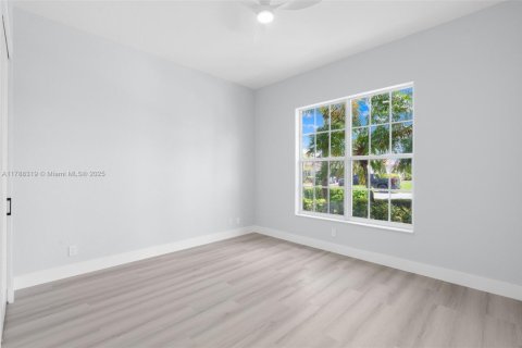 House in Wellington, Florida 5 bedrooms, 262.08 sq.m. № 1665034 - photo 29