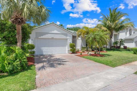 House in Wellington, Florida 5 bedrooms, 262.08 sq.m. № 1665034 - photo 11
