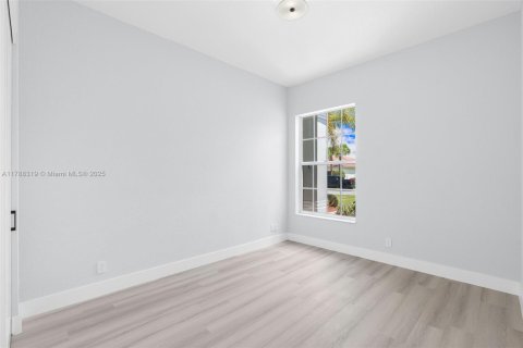 House in Wellington, Florida 5 bedrooms, 262.08 sq.m. № 1665034 - photo 20