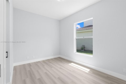 House in Wellington, Florida 5 bedrooms, 262.08 sq.m. № 1665034 - photo 28