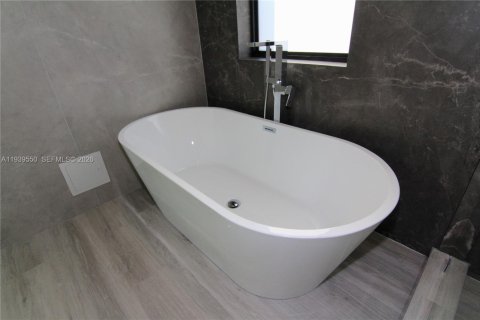 Купить виллу или дом в Майами, Флорида 4 спальни, 281.87м2, № 1998815 - фото 18