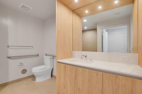 Condo in Miami, Florida, 2 bedrooms  № 2262890 - photo 7