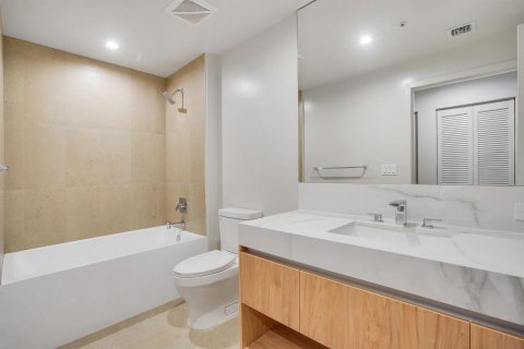 Condo in Miami, Florida, 2 bedrooms  № 2262890 - photo 5