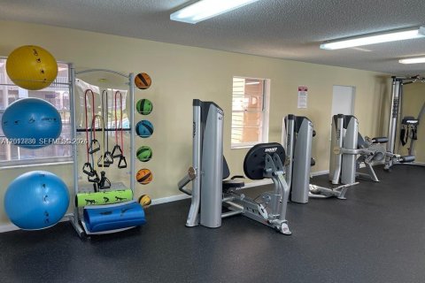 Condo in Coral Springs, Florida, 2 bedrooms  № 2076169 - photo 8