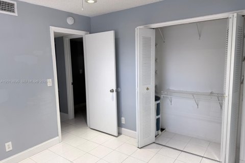 Condo in Coral Springs, Florida, 2 bedrooms  № 2076169 - photo 26