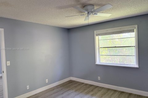 Condo in Coral Springs, Florida, 2 bedrooms  № 2076169 - photo 21