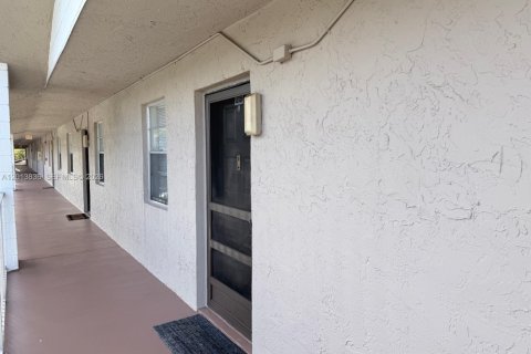 Condo in Coral Springs, Florida, 2 bedrooms  № 2076169 - photo 2