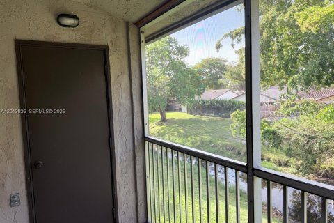 Condo in Coral Springs, Florida, 2 bedrooms  № 2076169 - photo 17