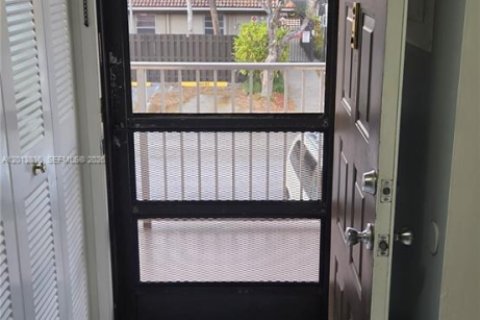 Condo in Coral Springs, Florida, 2 bedrooms  № 2076169 - photo 12