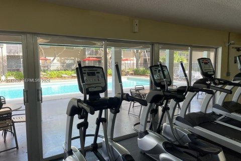 Condo in Coral Springs, Florida, 2 bedrooms  № 2076169 - photo 9