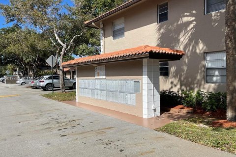 Condo in Coral Springs, Florida, 2 bedrooms  № 2076169 - photo 5