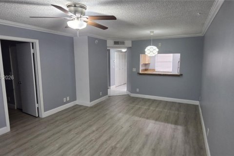 Condo in Coral Springs, Florida, 2 bedrooms  № 2076169 - photo 13
