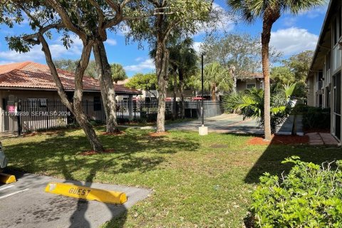 Condo in Coral Springs, Florida, 2 bedrooms  № 2076169 - photo 3