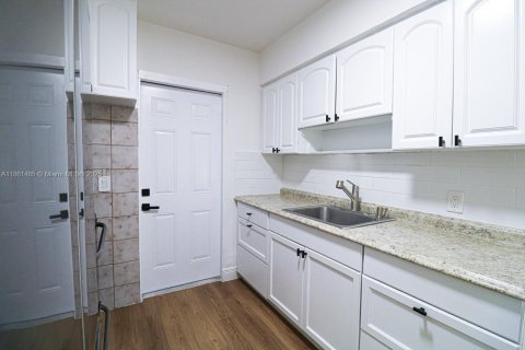 Casa en venta en Miami, Florida, 3 dormitorios, 106 m2 № 1892166 - foto 12