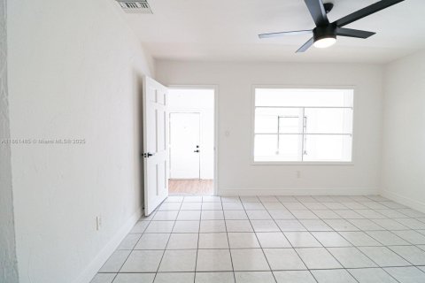 Casa en venta en Miami, Florida, 3 dormitorios, 106 m2 № 1892166 - foto 3