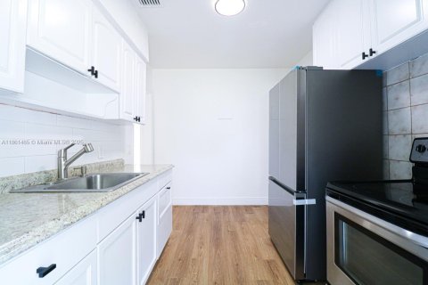Casa en venta en Miami, Florida, 3 dormitorios, 106 m2 № 1892166 - foto 13