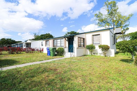 Casa en venta en Miami, Florida, 3 dormitorios, 106 m2 № 1892166 - foto 1