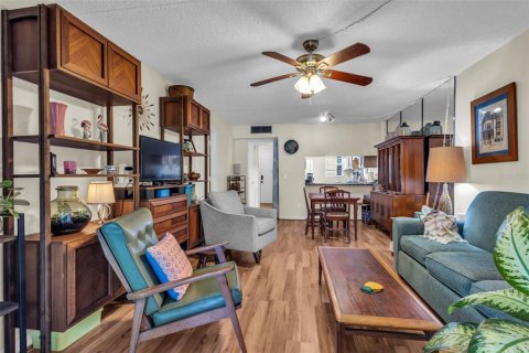 Condo in Tampa, Florida, 2 bedrooms  № 2394099 - photo 14