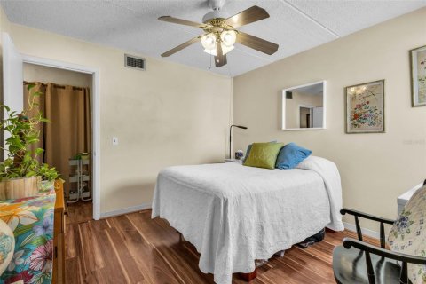 Condo in Tampa, Florida, 2 bedrooms  № 2394099 - photo 22