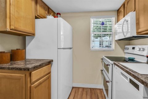 Condo in Tampa, Florida, 2 bedrooms  № 2394099 - photo 8