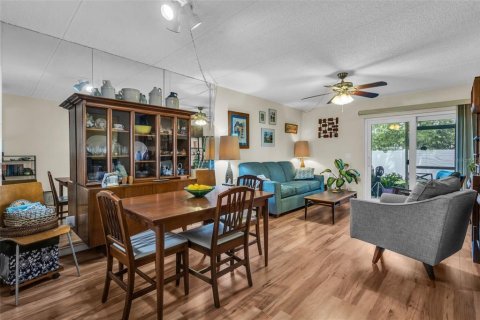 Condo in Tampa, Florida, 2 bedrooms  № 2394099 - photo 10