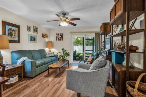 Condo in Tampa, Florida, 2 bedrooms  № 2394099 - photo 13