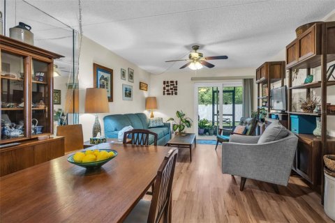 Condo in Tampa, Florida, 2 bedrooms  № 2394099 - photo 12