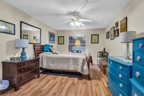 Condo in Tampa, Florida, 2 bedrooms  № 2394099 - photo 16