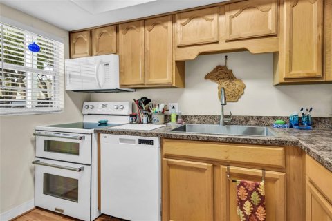 Condo in Tampa, Florida, 2 bedrooms  № 2394099 - photo 6