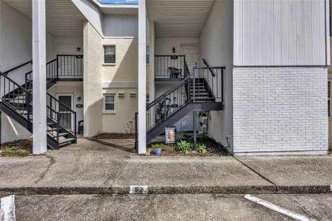 Condo in Tampa, Florida, 2 bedrooms  № 2394099 - photo 2