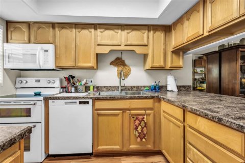 Condo in Tampa, Florida, 2 bedrooms  № 2394099 - photo 7