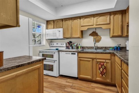 Condo in Tampa, Florida, 2 bedrooms  № 2394099 - photo 5