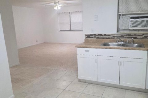 Apartment in Fort Lauderdale, Florida 2 bedrooms, 288.55 sq.m. № 2253446 - photo 10