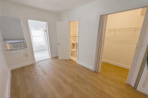 Снять в аренду коммерческую недвижимость в Майами, Флорида 1 спальня, 23.23м2, № 1983032 - фото 3