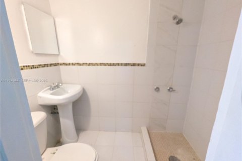 Снять в аренду коммерческую недвижимость в Майами, Флорида 1 спальня, 23.23м2, № 1983032 - фото 4